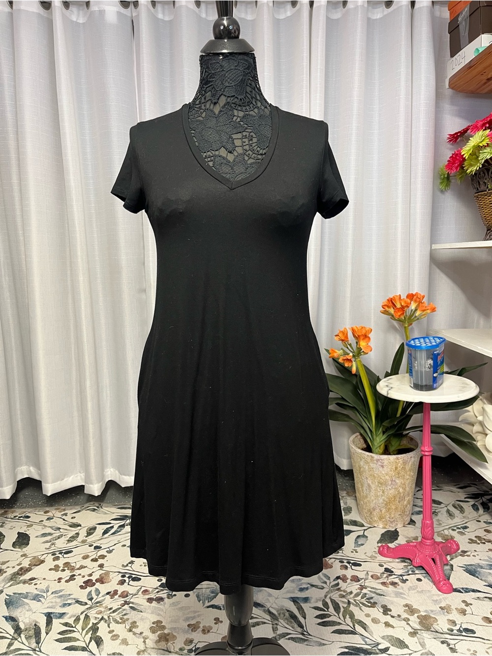 Karen Kane Black V-Neck Short Sleeve Mini Dress